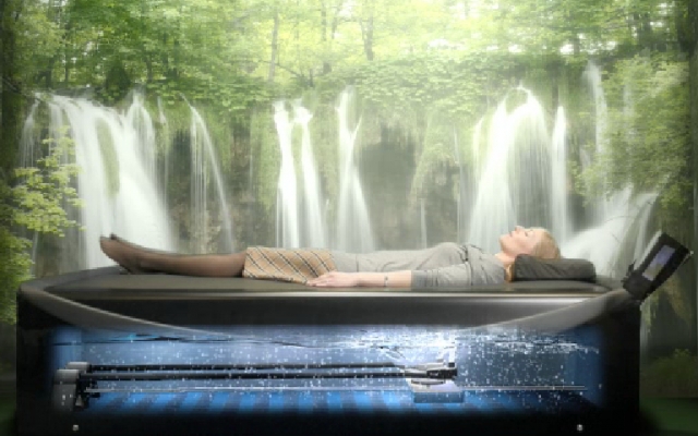 frau-ruht-mit-ambiente